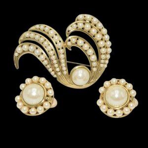 Vintage Les Bernard Inc. Brooch & Earring Set Grannycore
